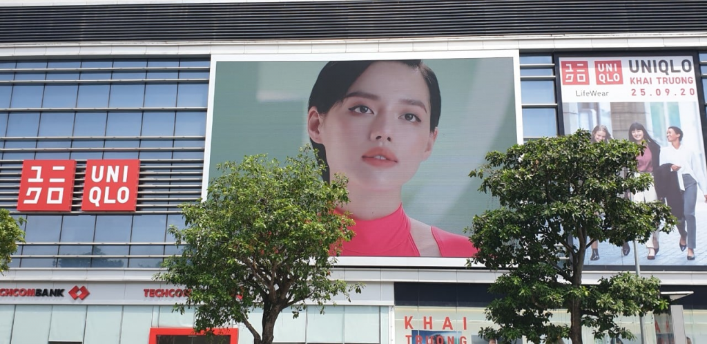 P4 large screen display in outdoor shopping malls